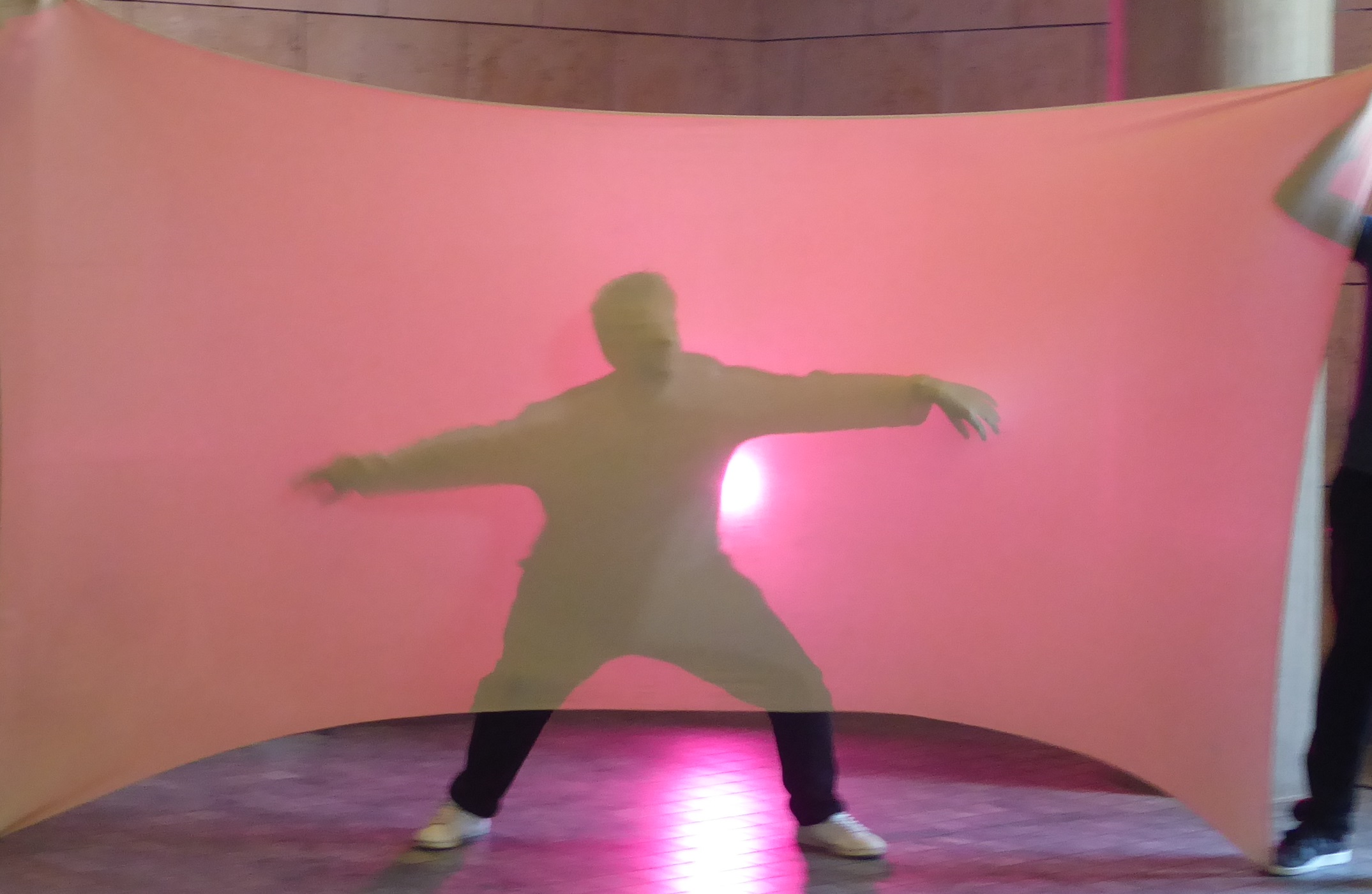 ImageΚαραντίνα με τη σκέψη σε αθέατους άλλους